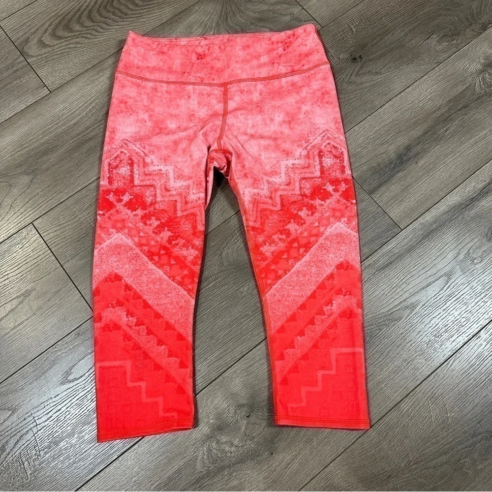 ALO Yoga Airbrush Poppy Gym Workout Capri Casbah Print Legging size Medium